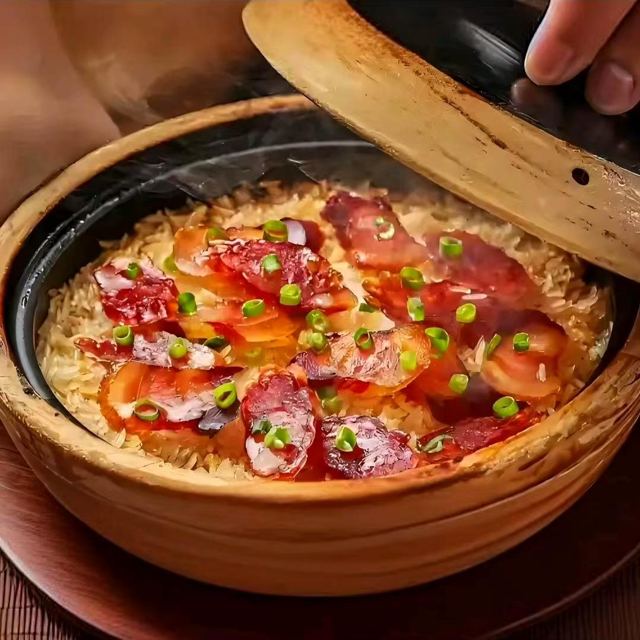 招牌腊味煲仔饭（单人份）