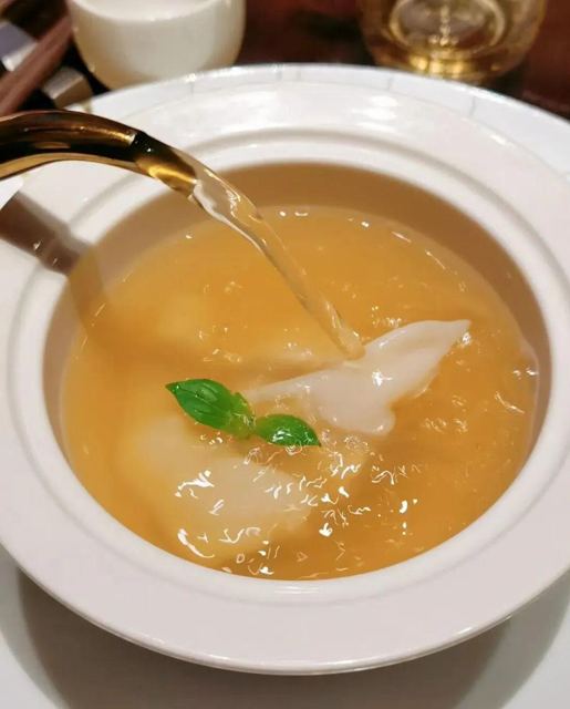 鸡汤汆海蚌